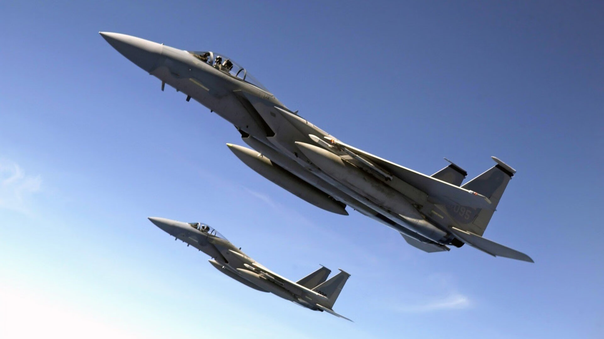 绿茵场上悬念丛生,热门对决引发球迷狂热!,绿茵绿茵