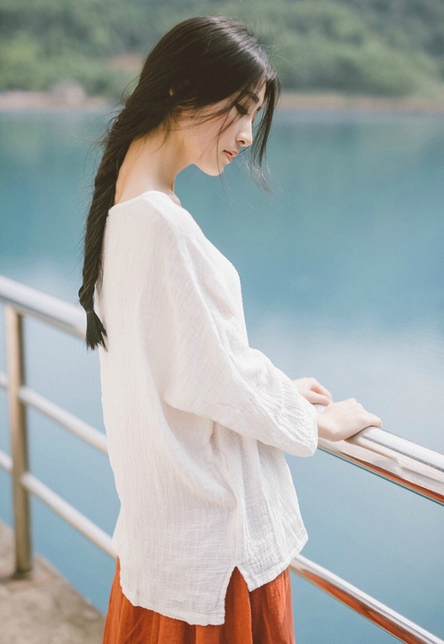 爱游戏在线登录入口-足球盛事热情洋溢，观众尽情欢笑，足球盛筵