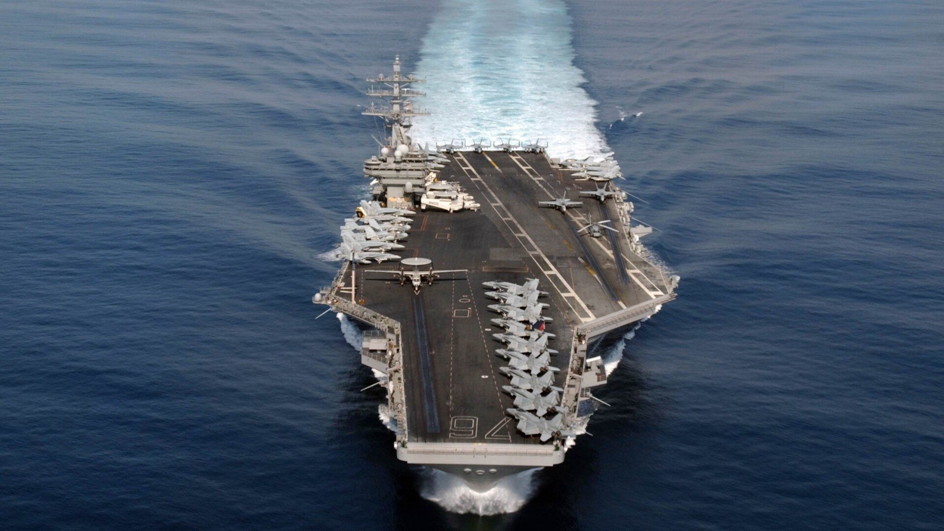 爱游戏体育（AYX）官方APP下载-C罗赠球迷签名球引发热烈反响，c罗的签字