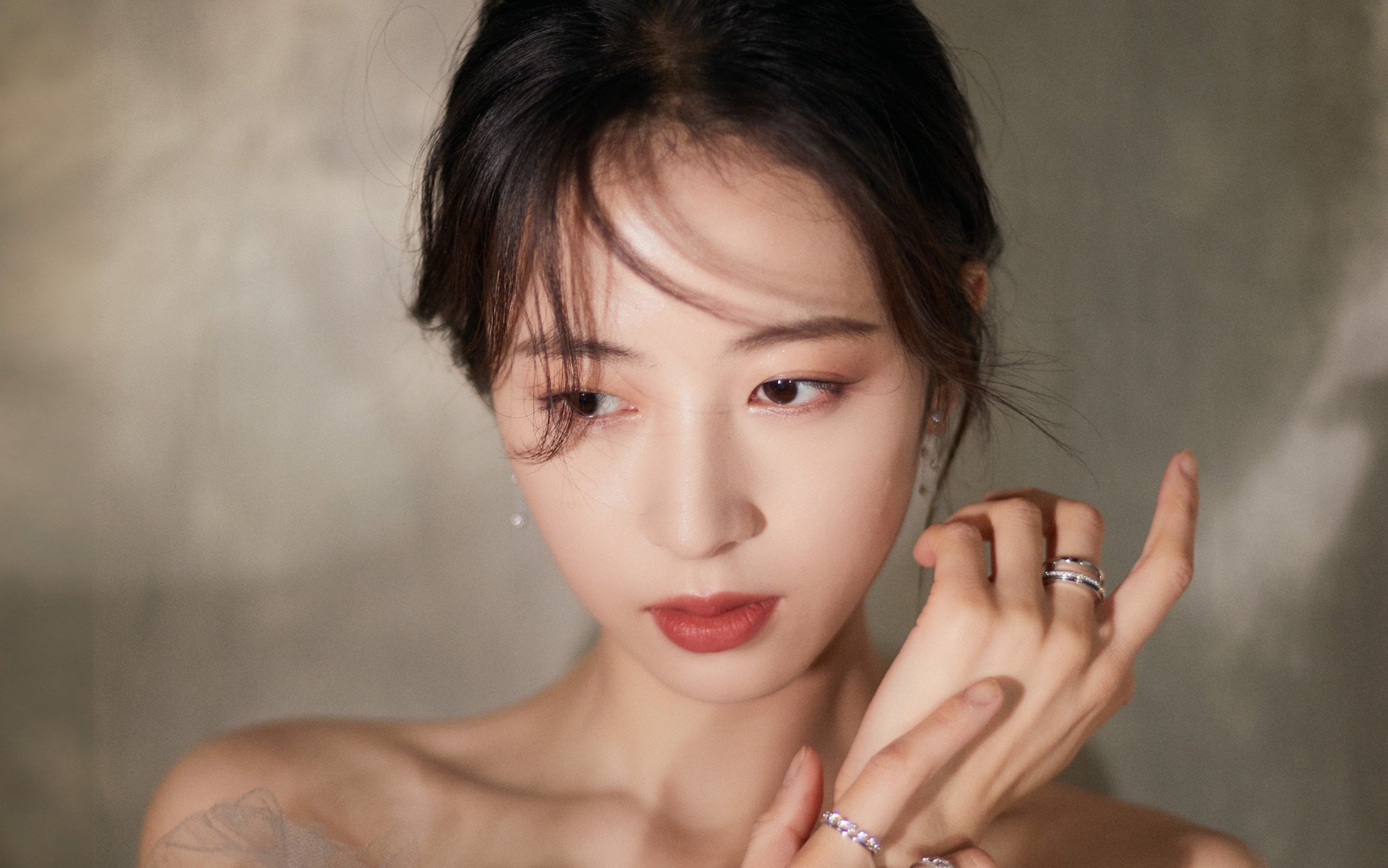 中国足球注重守门员专项训练提升门线防守能力,足球守门员新规则