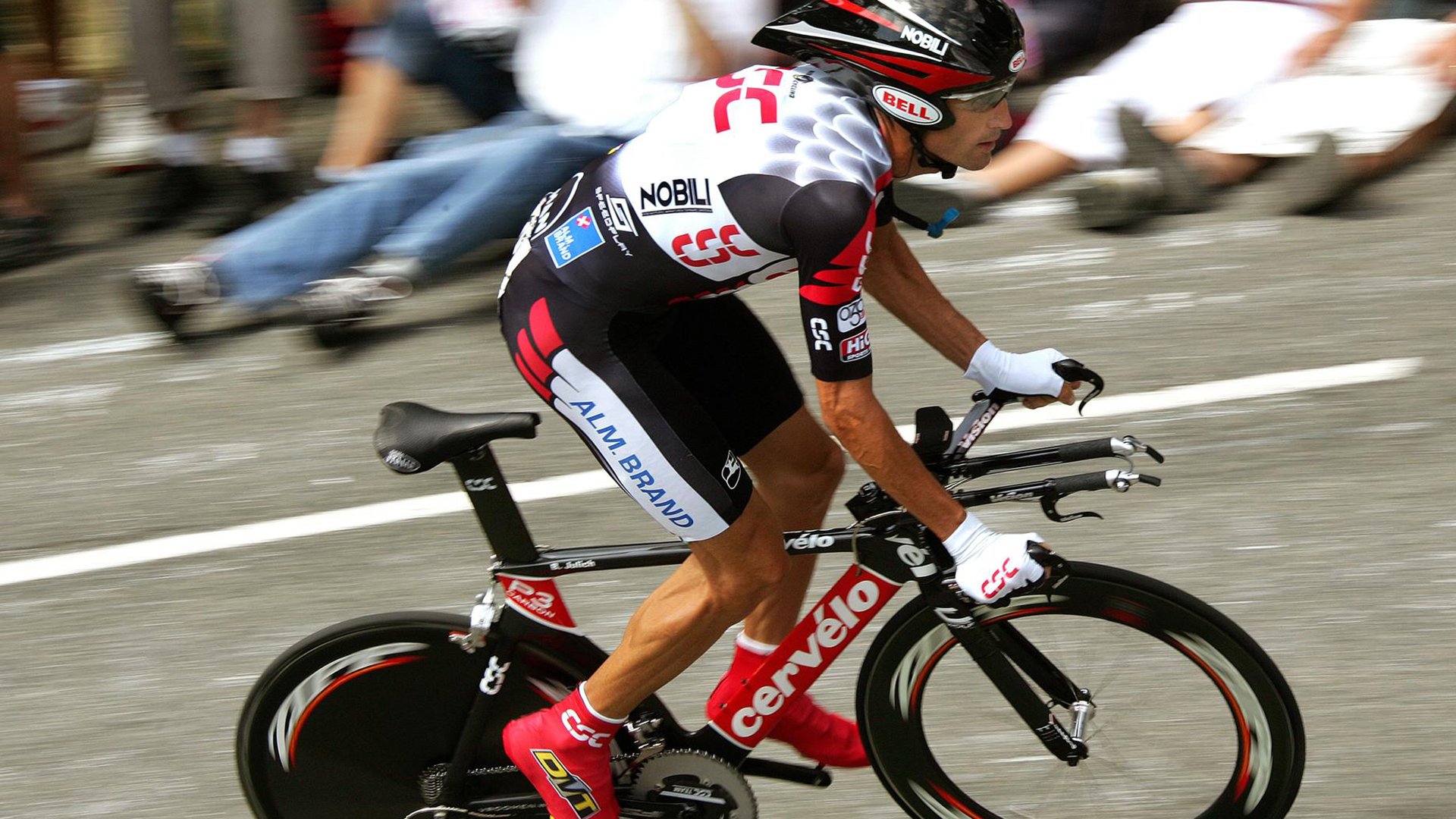 战术演变：教练如何根据比赛局势调整阵型？，比赛前教练在排兵布阵时的想法是